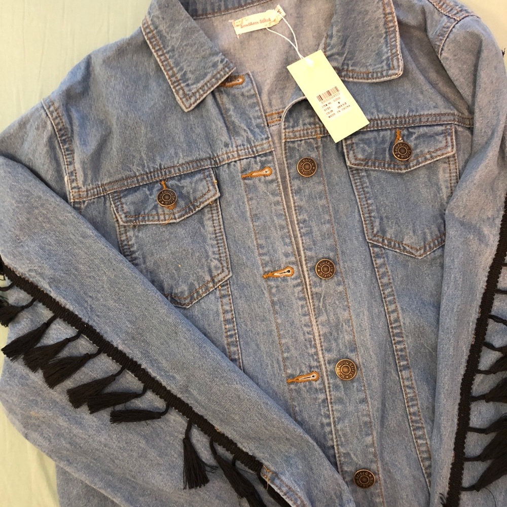 💙BOHO DENIM JACKET💙Tribal print, black tassels!✨